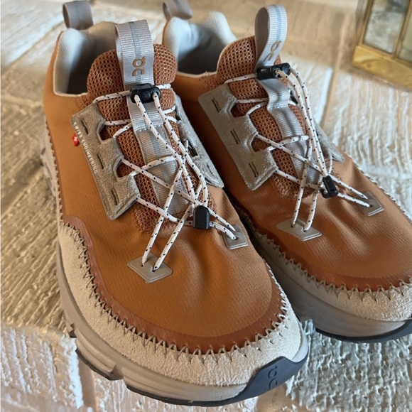 Women’s On Clouds - Picture 1 of 3